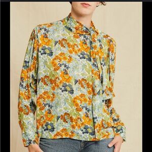 Amour Vert Relaxed Fit Mid Length Blouse Size Medium NWT